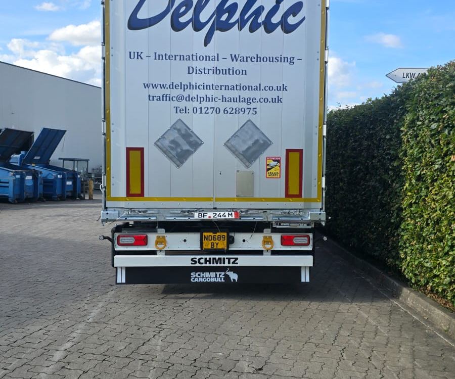 Delphic curtainsider in the Delphic livery